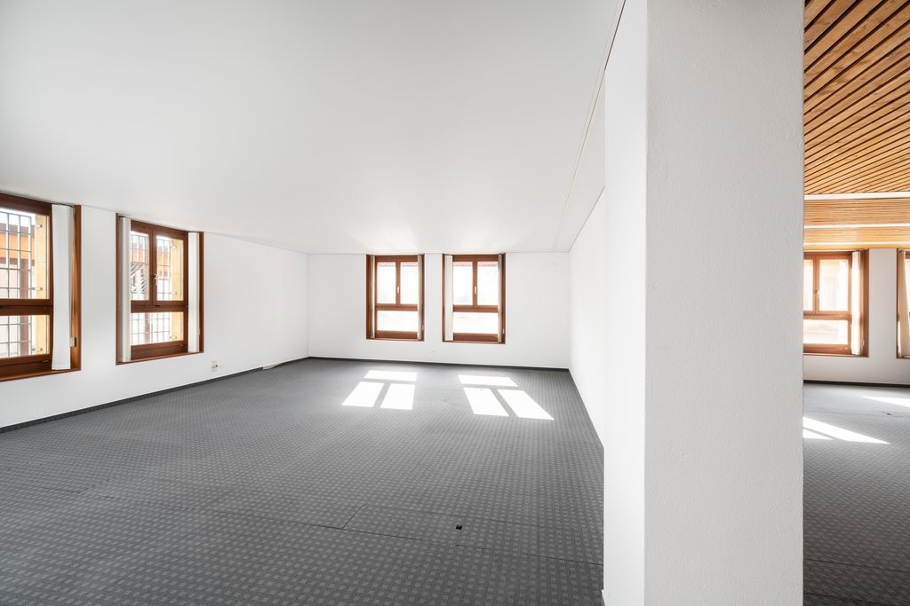 260m² office