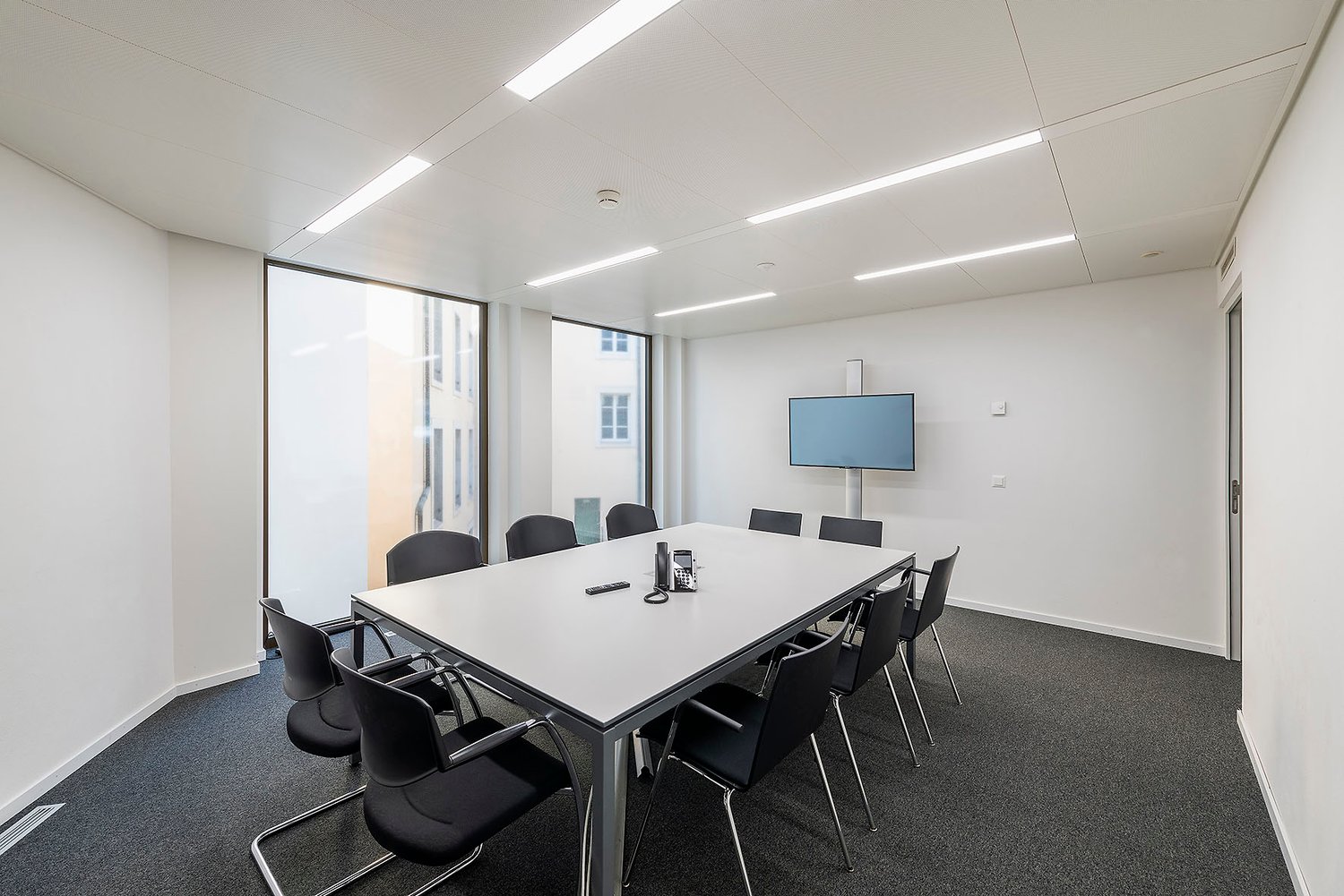 378m² office