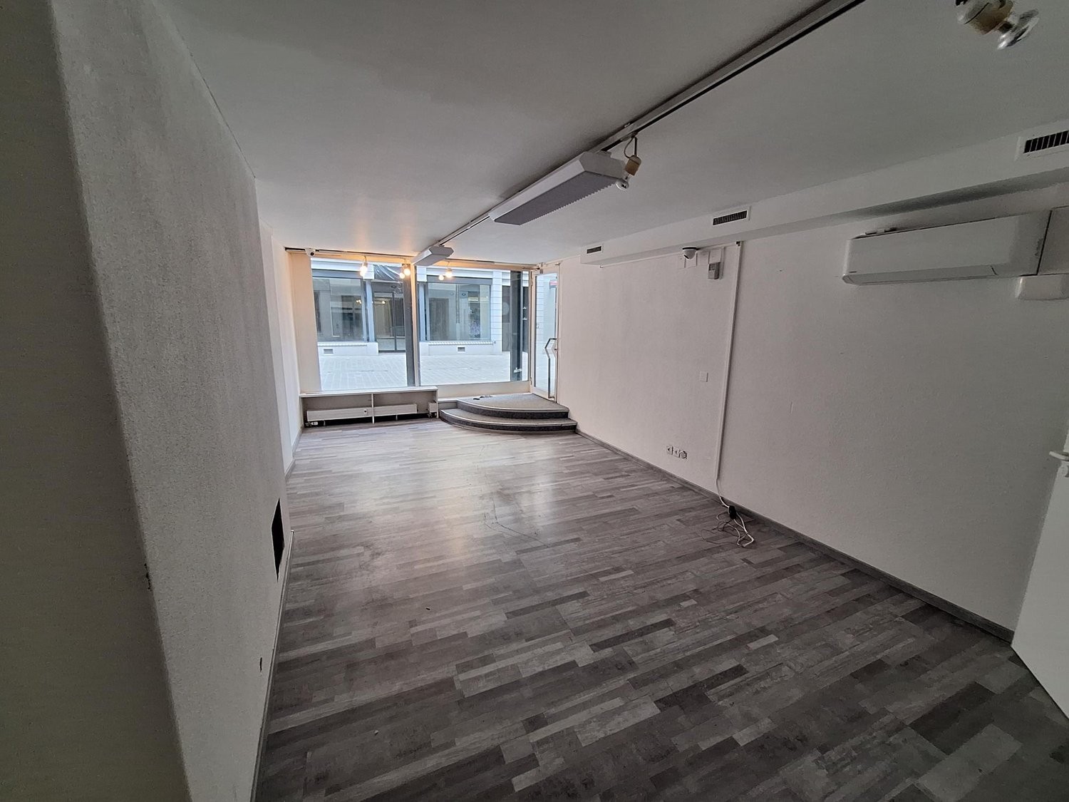 90m² shop, Foto 3 von 7