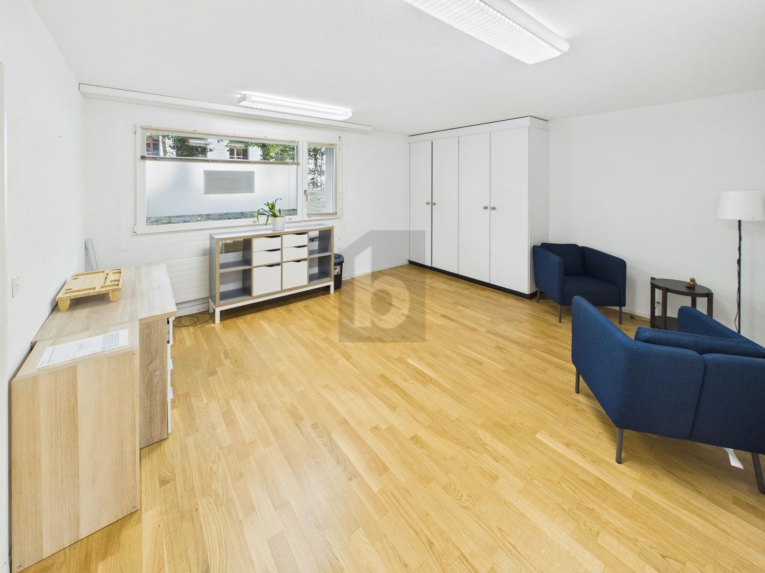 170m² office