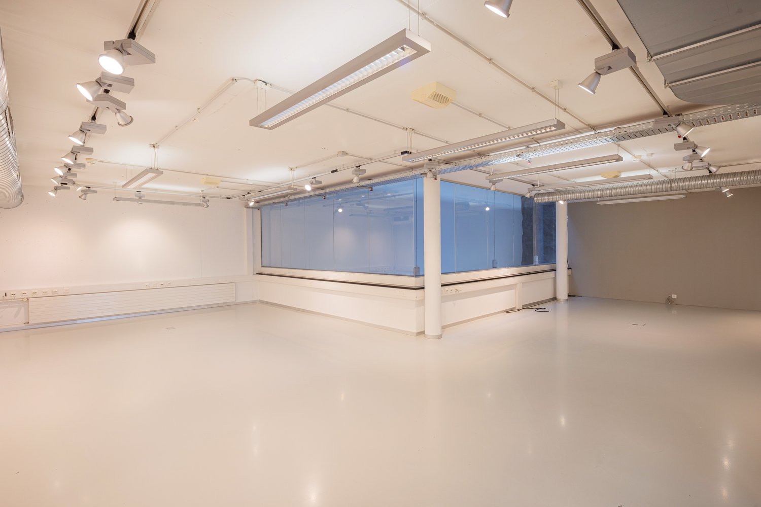 95m² office