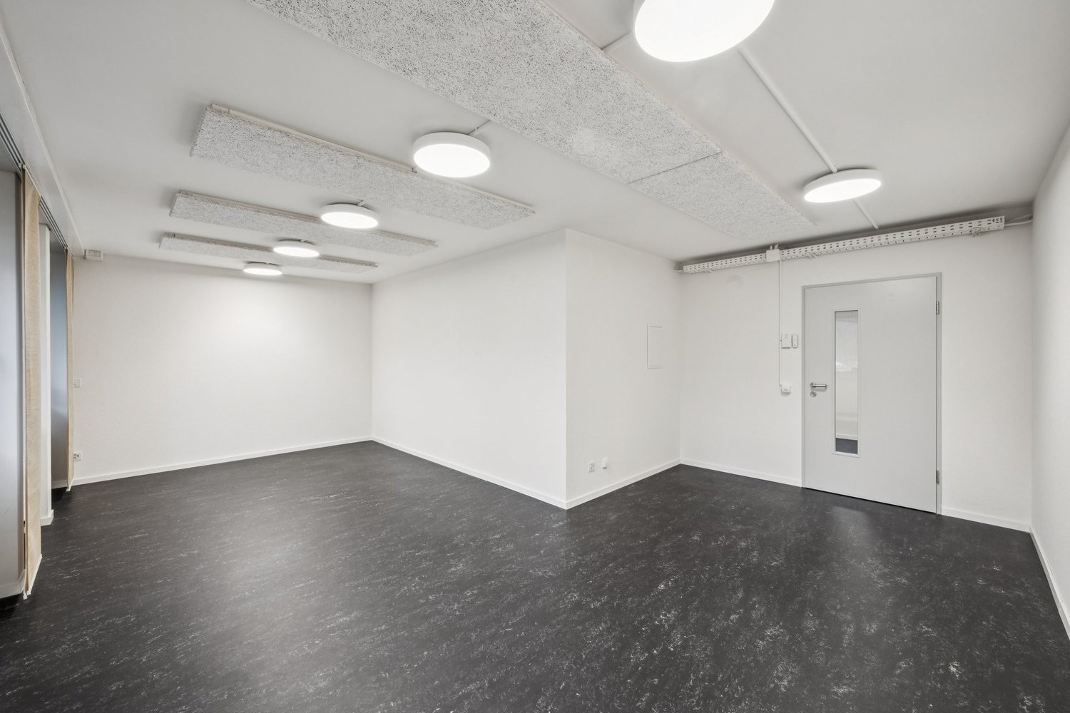 32m² office