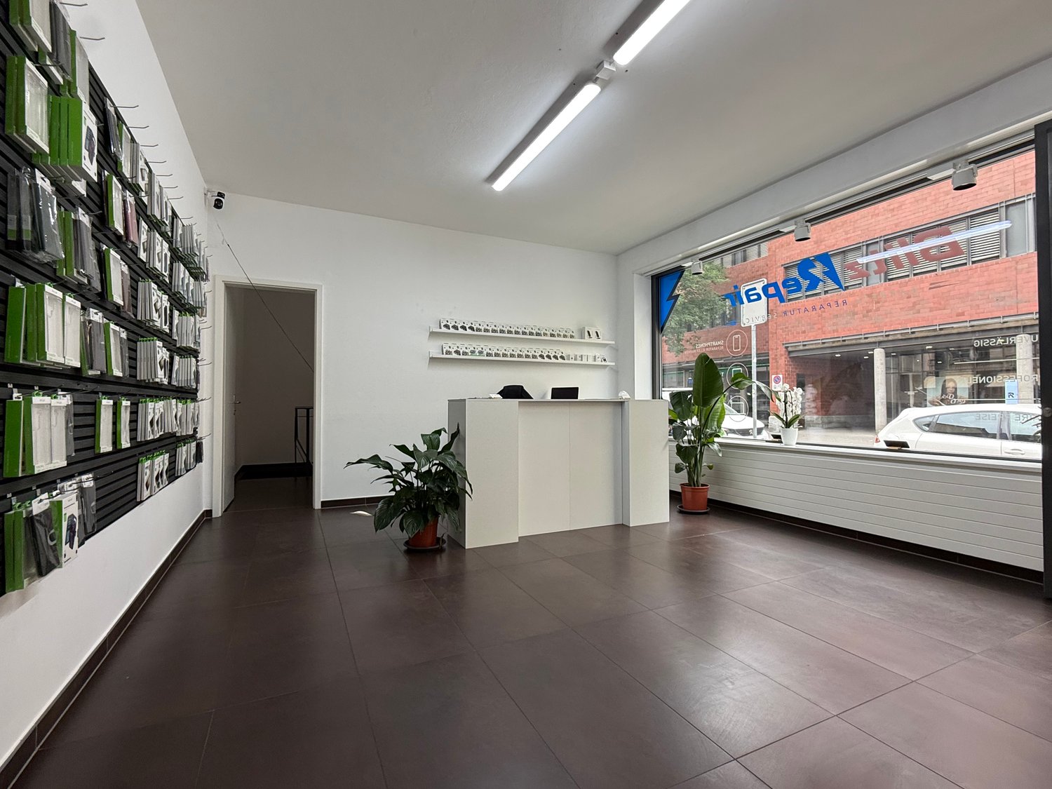 60m² commercial