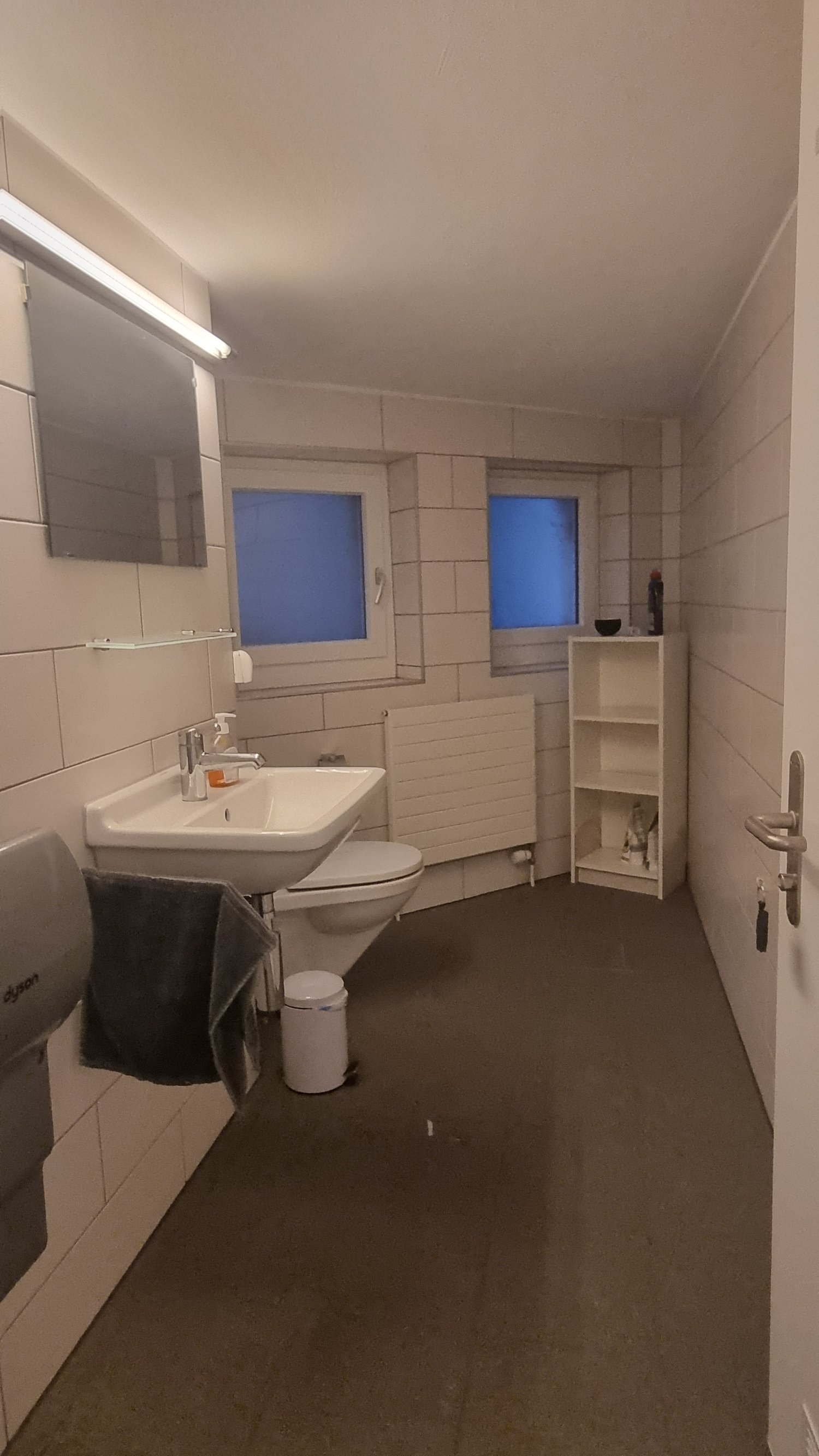 60m² commercial