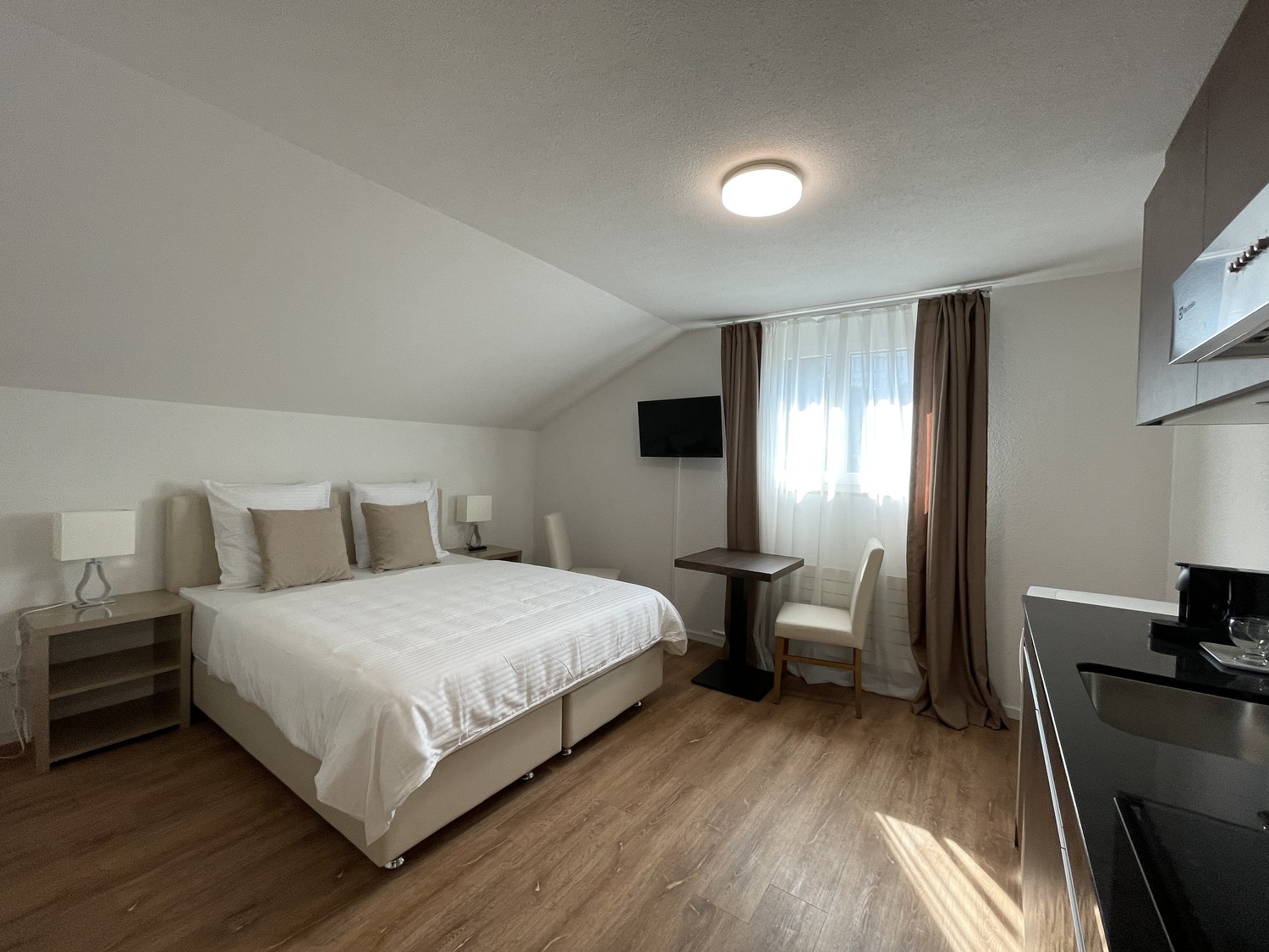 1 room furnished flat, Foto 3 von 4