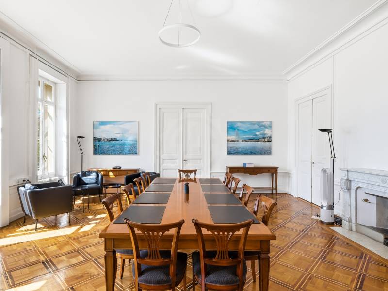 330m² office