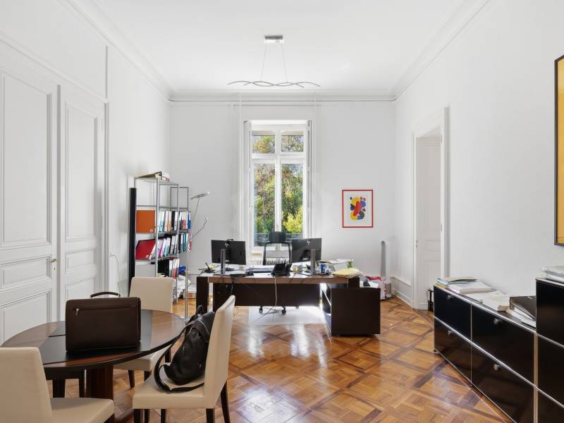 330m² office