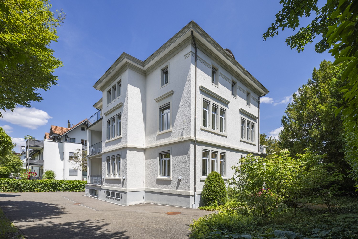 411m² office, photo 1 of 10