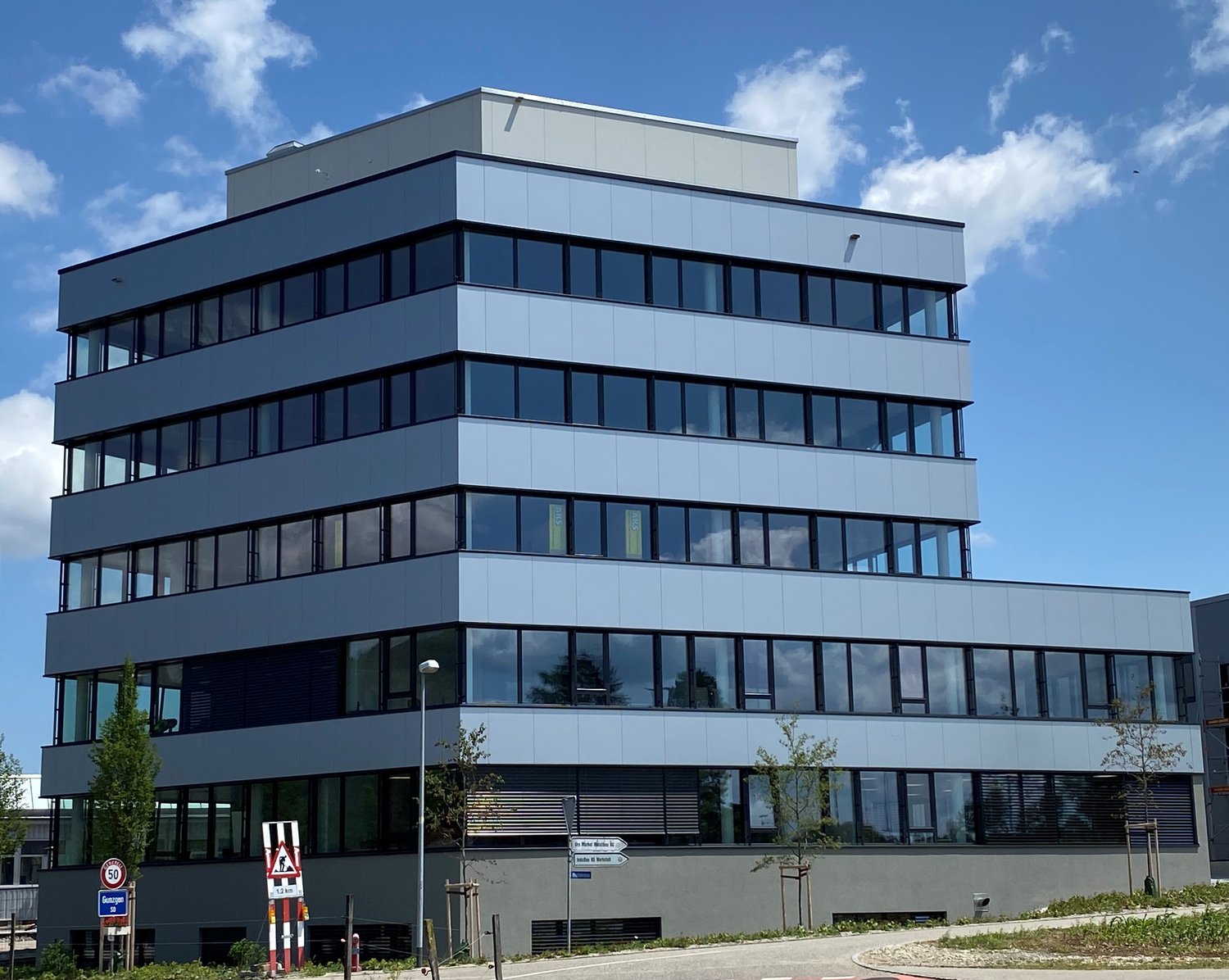 Bureau de 262m², photo 1 sur 9