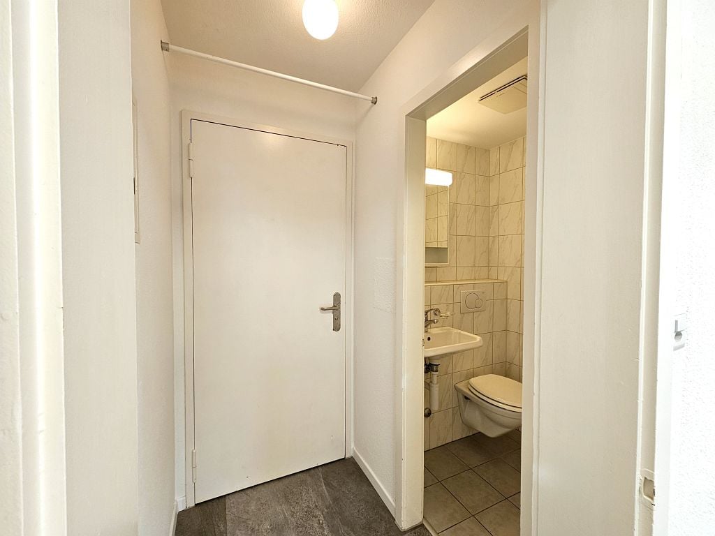 61m² shop