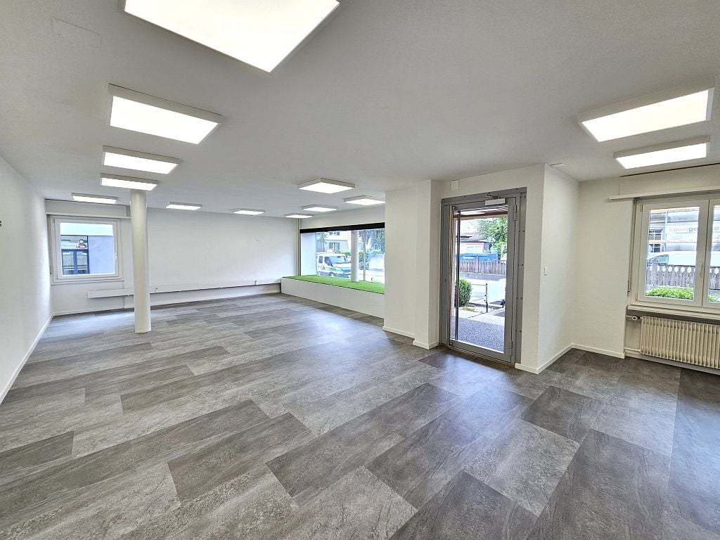 61m² shop