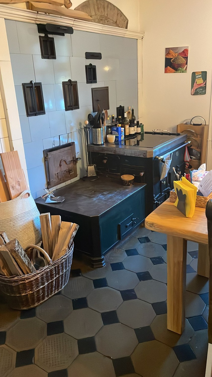 6 rooms apartment