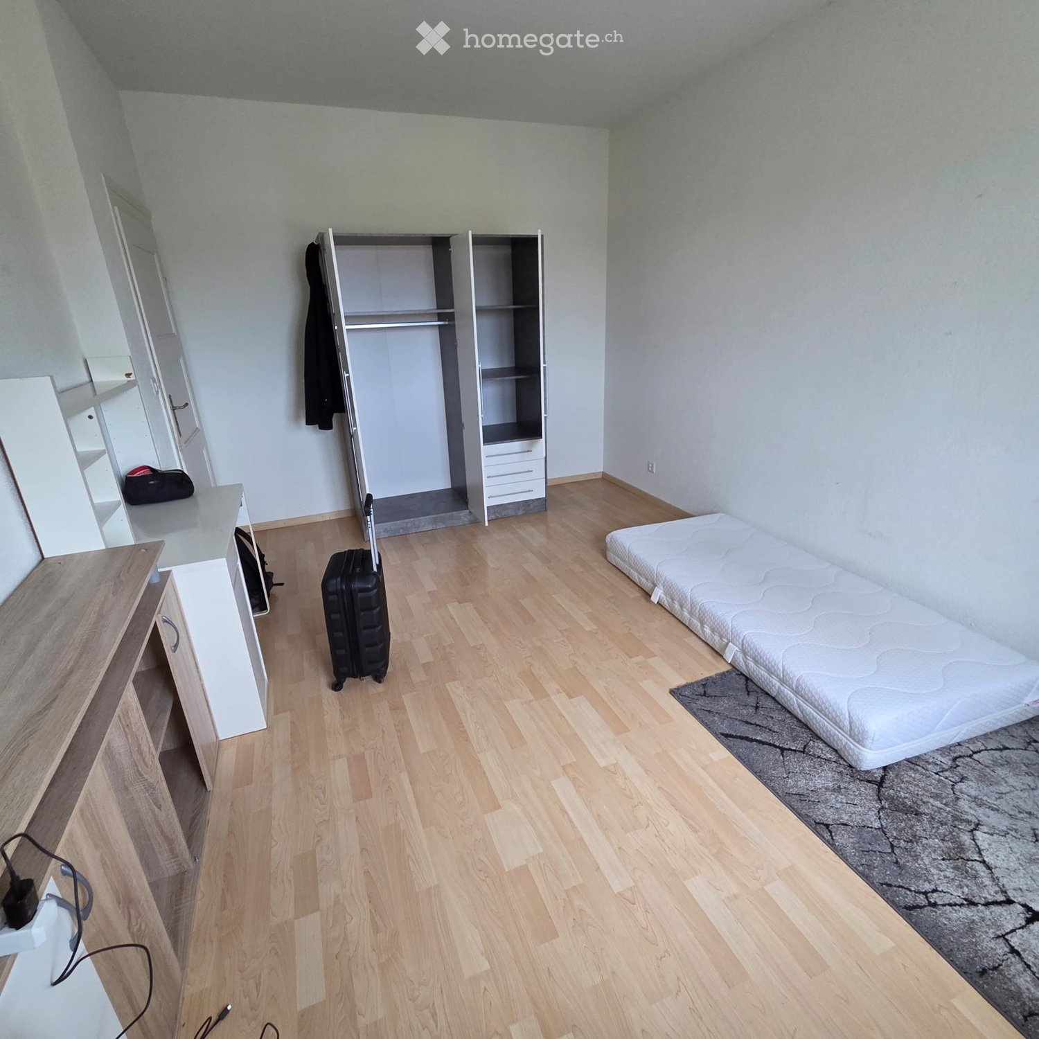 1 room single room, Foto 2 von 3