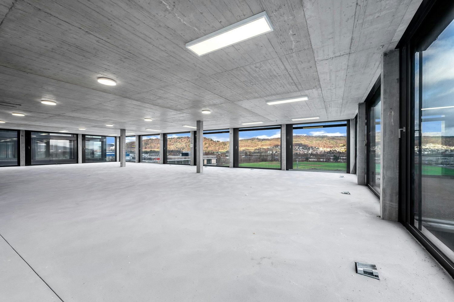 Commercial, Foto 1 von 5