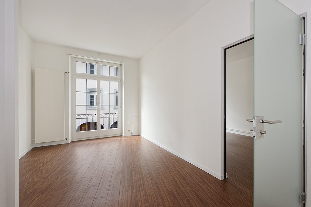 104m² office