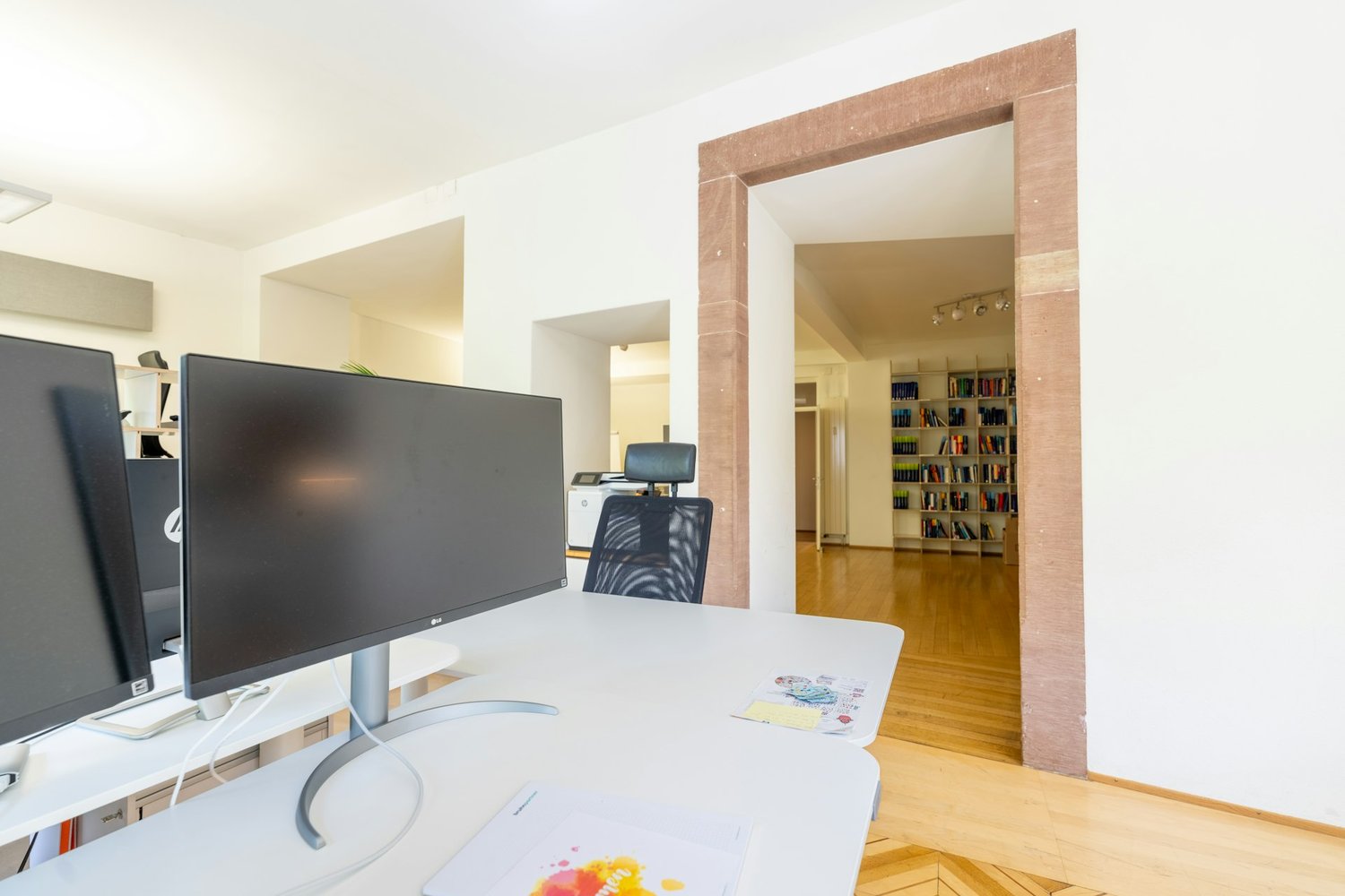 195m² office