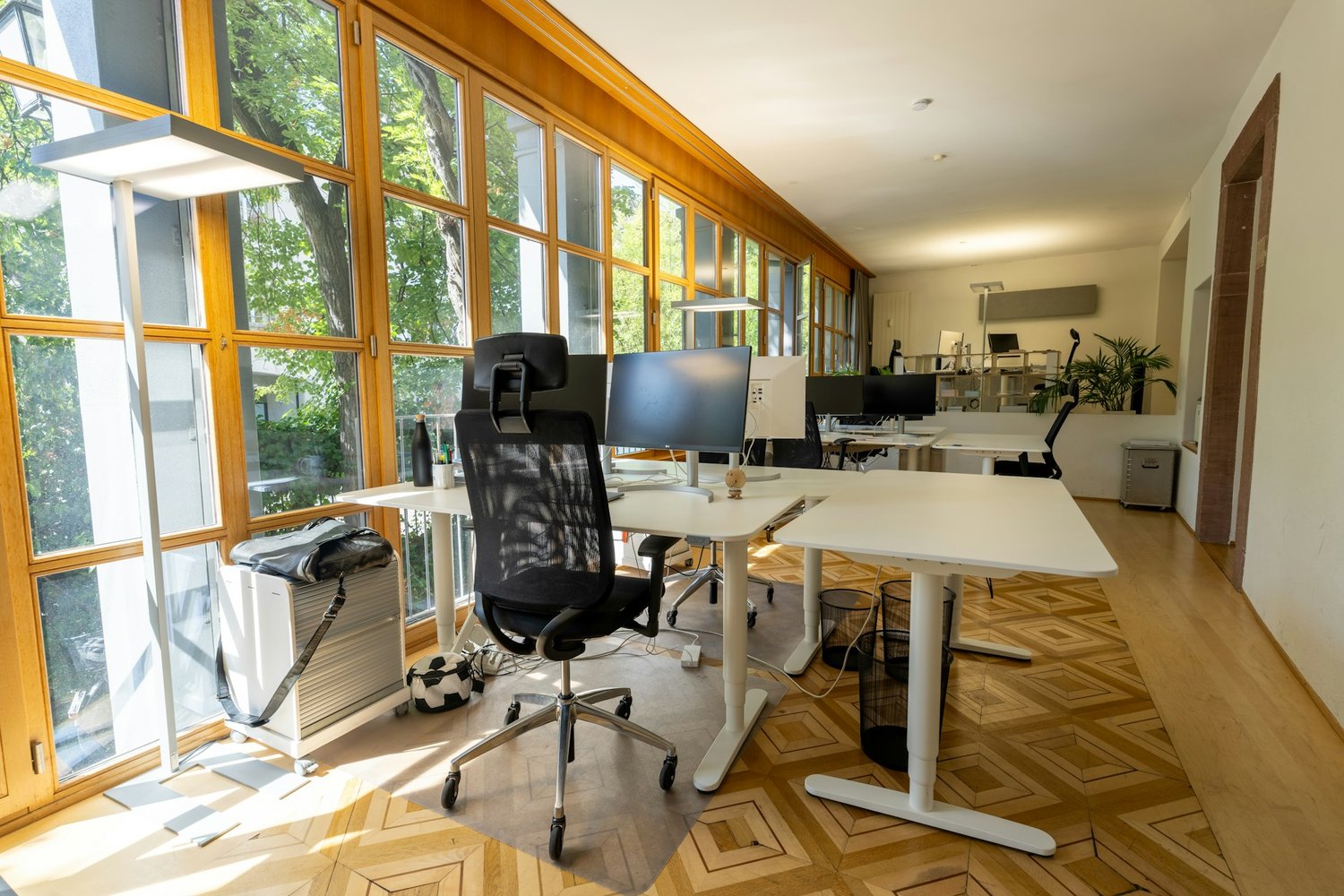 195m² office