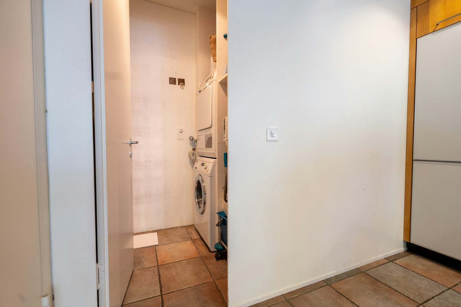 195m² office