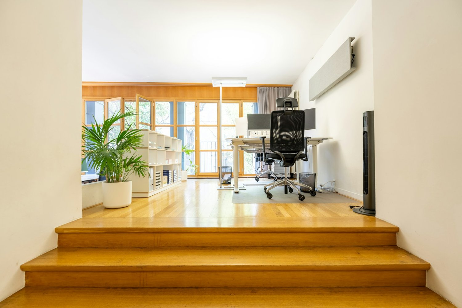 195m² office