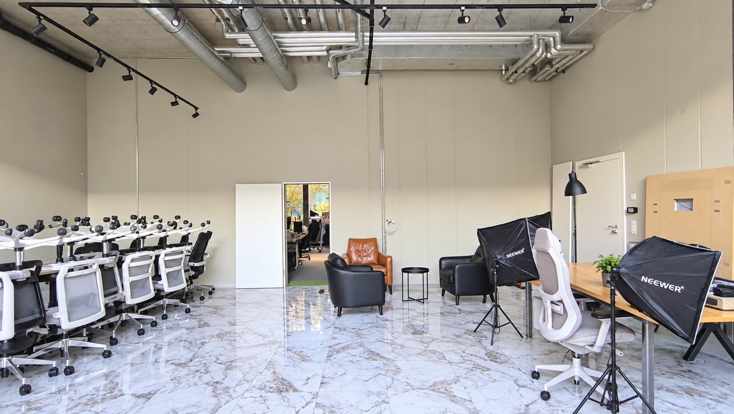 150m² commercial