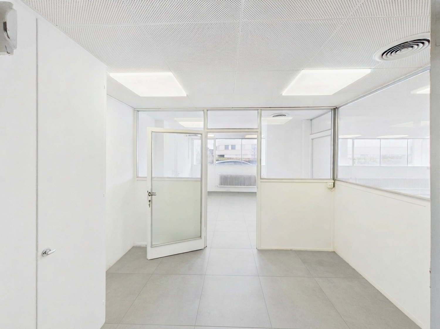 86m² commercial