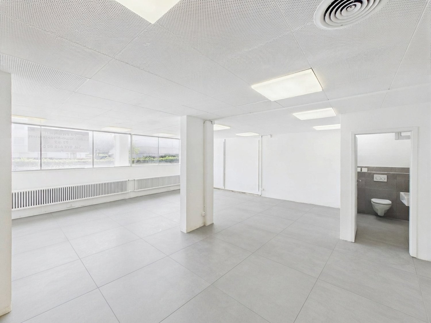 86m² commercial