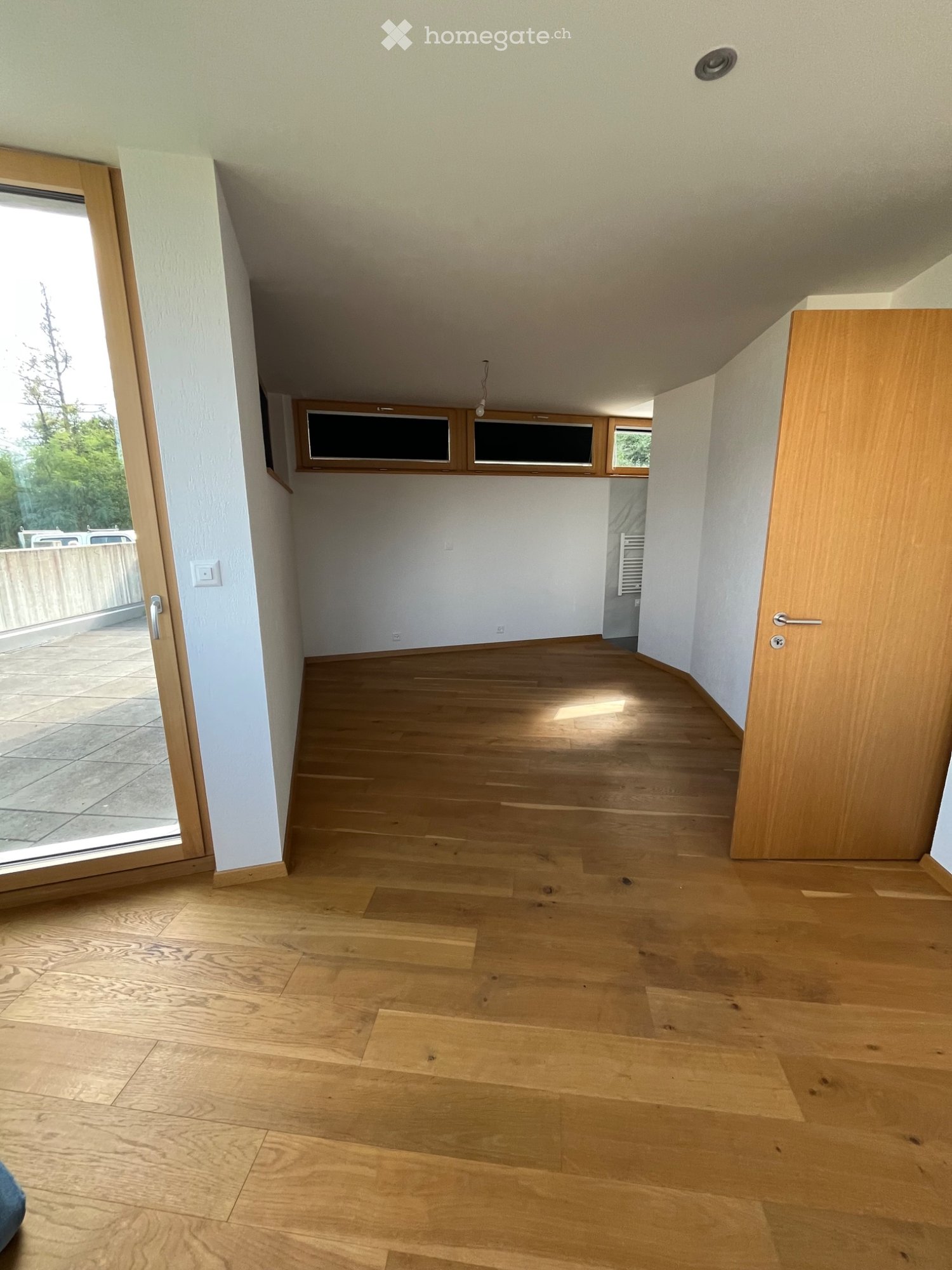 4-Zimmer-Einfamilienhaus
Zu vermieten in der Nähe des Stadtzentrums von Monthey und des Tunnels der Vallée, eine Villa als Einfamilienhaus.
Sie besteht aus:
3 Schlafzimmern, davon 1 Elternschlafzimmer.
3 Badezimmer mit Dusche oder Badewanne
1 voll ausgestattete Küche mit Backofen, Mikrowelle, Kochf, Foto 3 von 5
