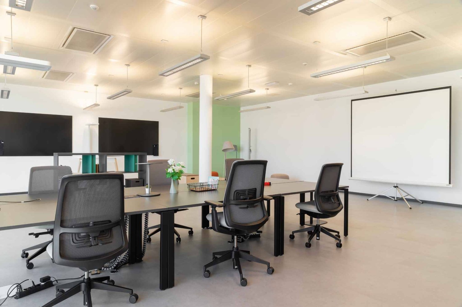 2051m² Büro, Foto 6 von 10