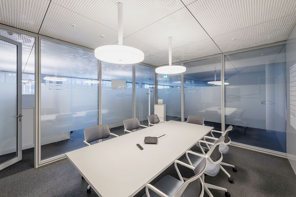 600m² office