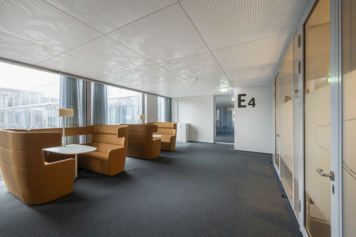 600m² office