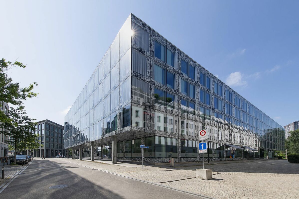 600m² office