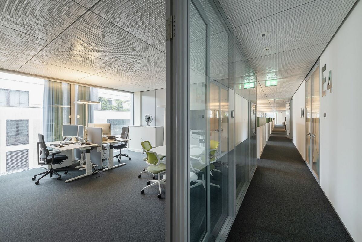600m² office
