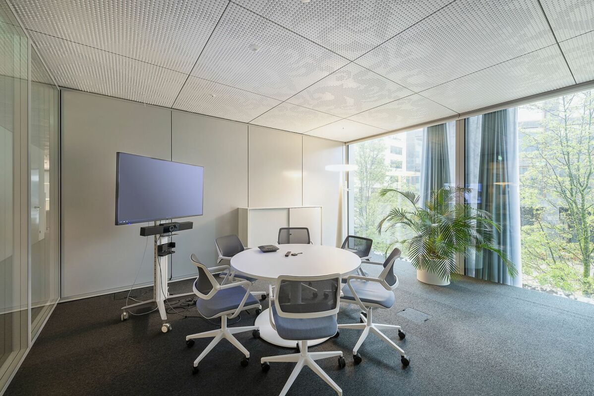 600m² office