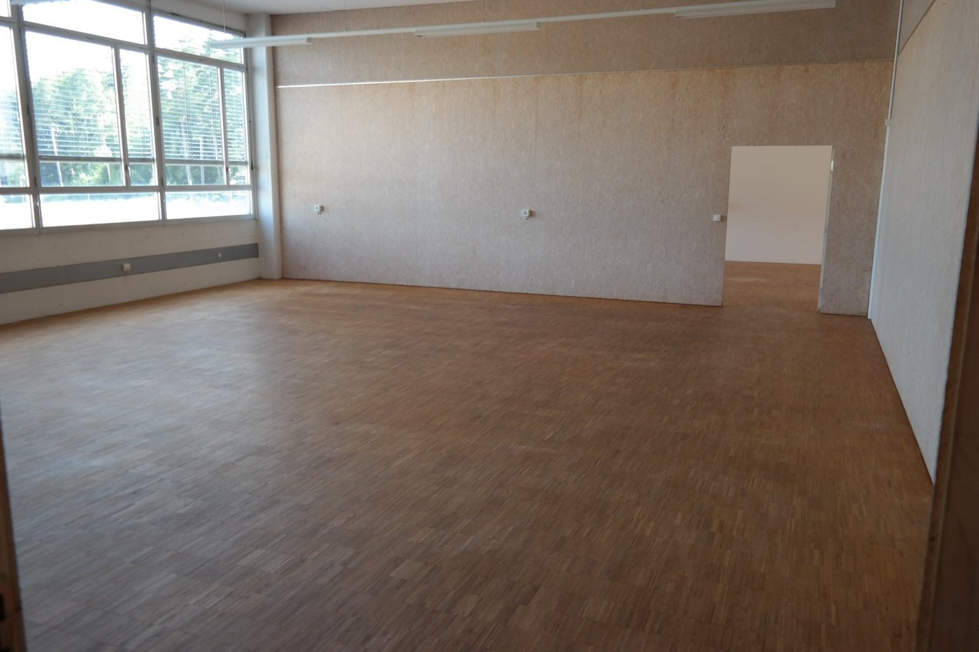 121m² commerciale, foto 2 di 3