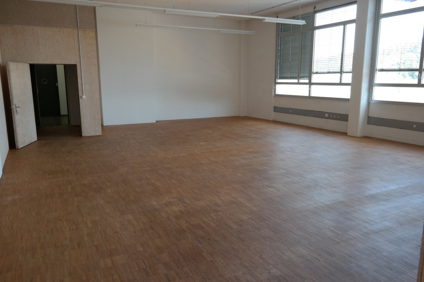 121m² commerciale, foto 1 di 3