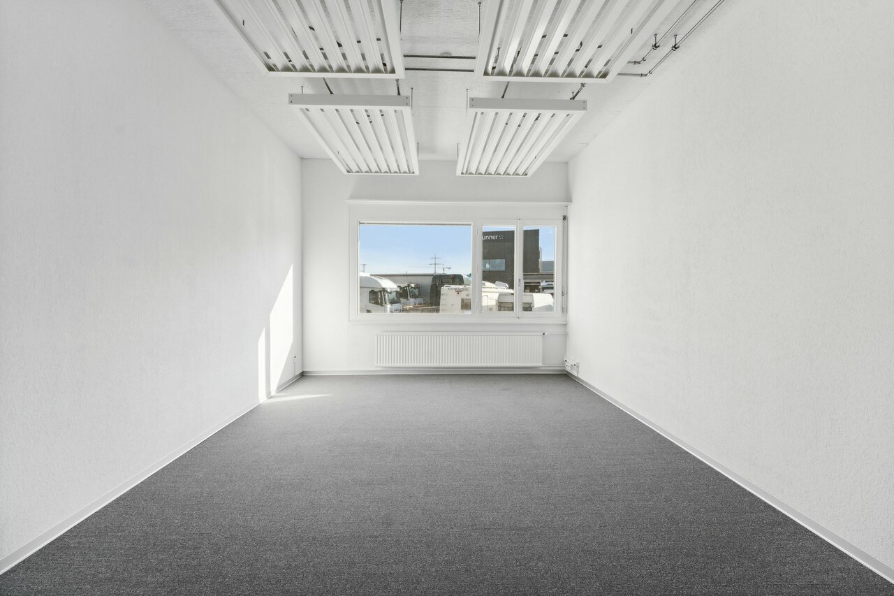 310m² office