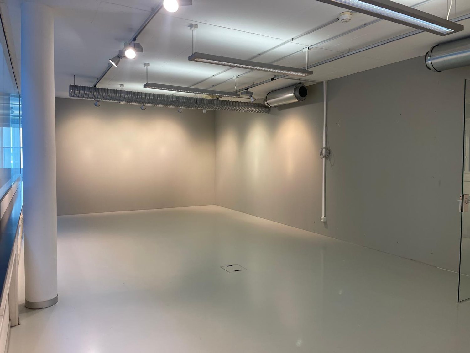 48m² office