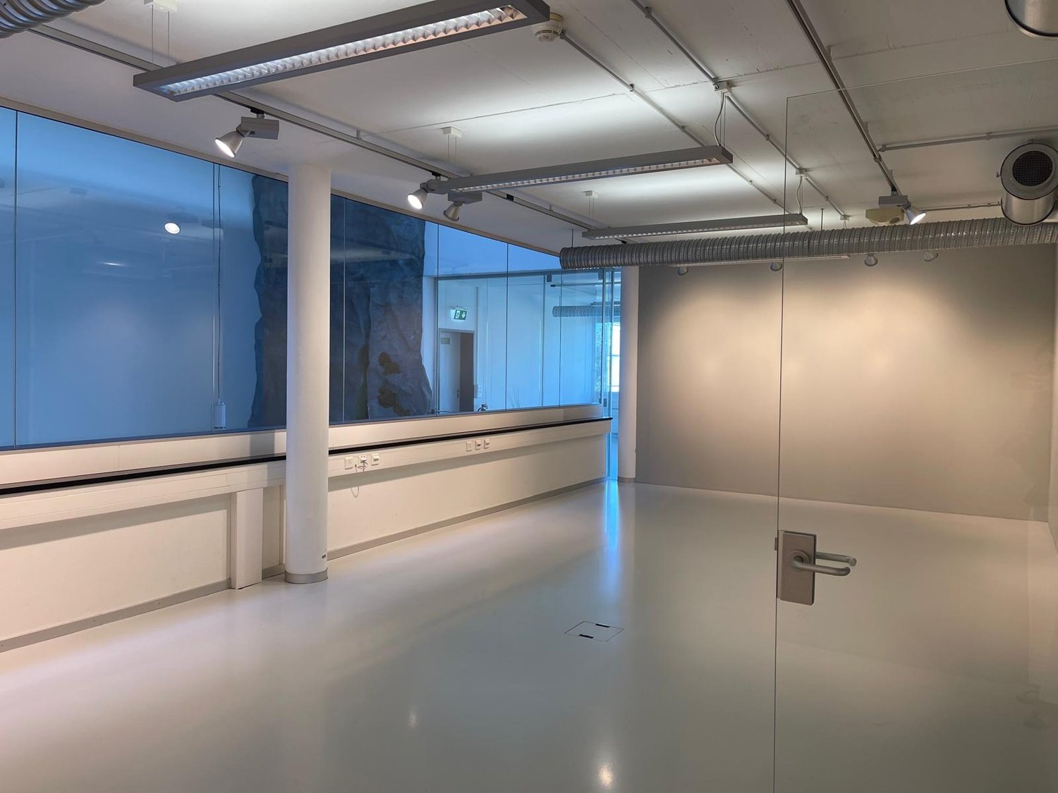 48m² office