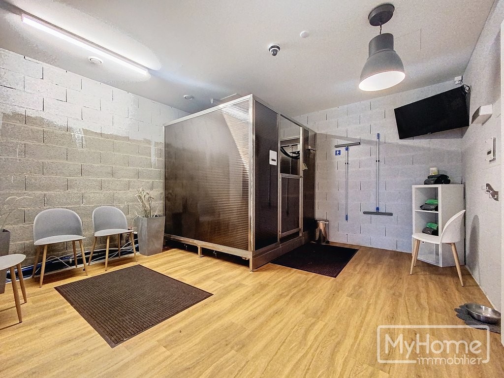79m² shop, photo 2 of 4