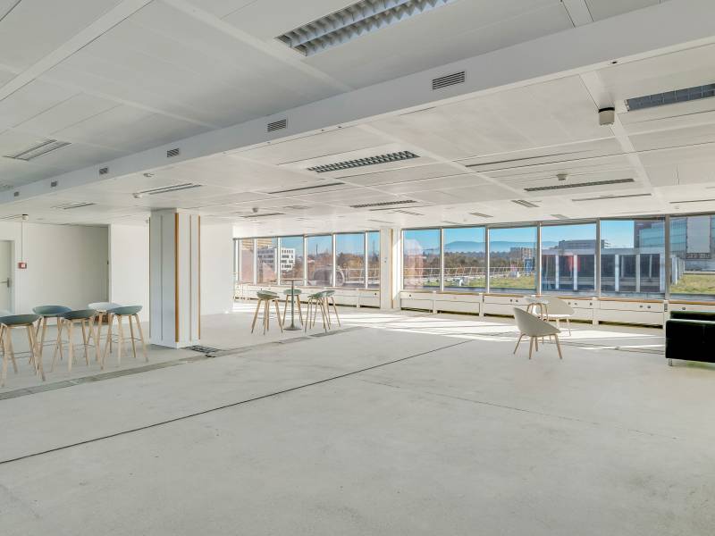 125m² office