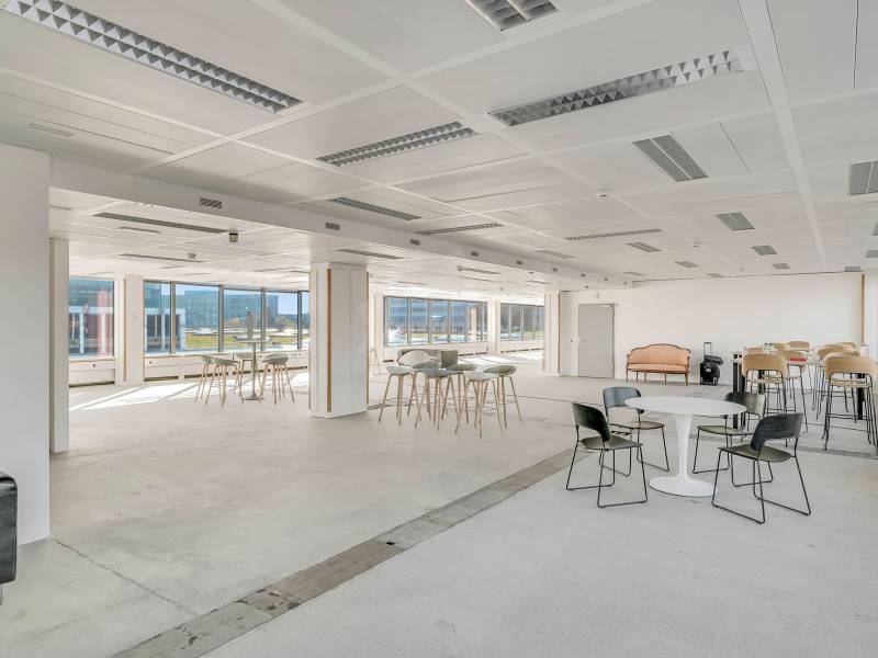125m² office