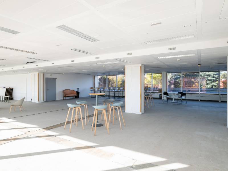 125m² office