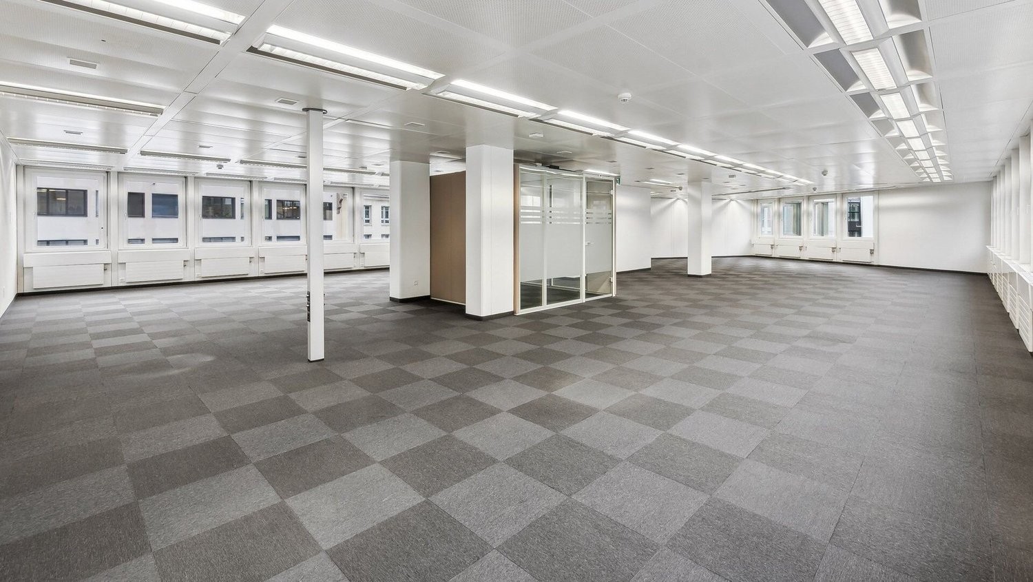 140m² office