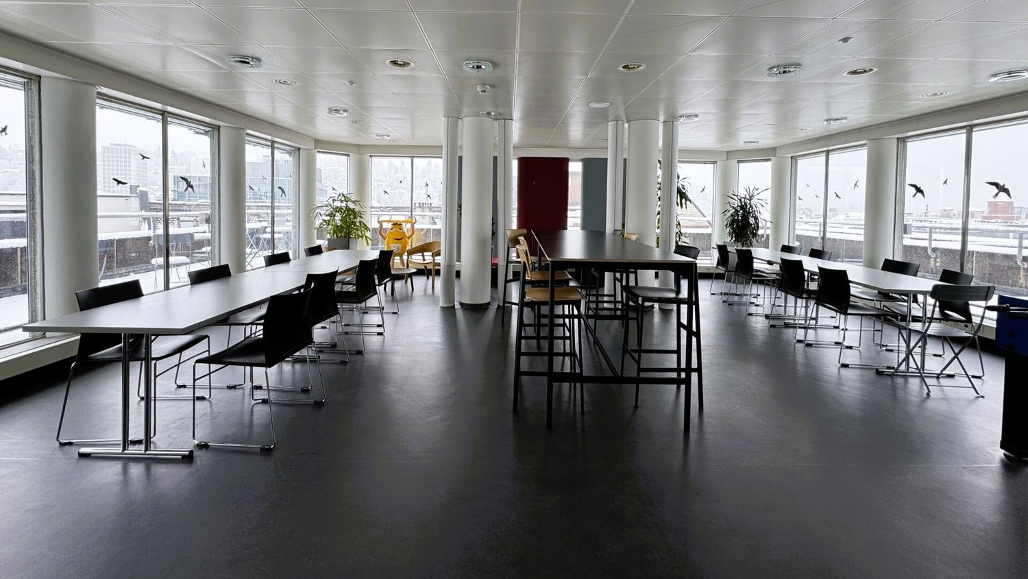 140m² office