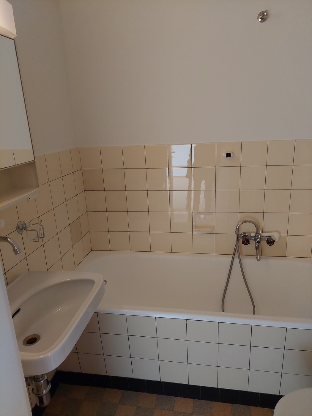 1 room apartment, Foto 6 von 6