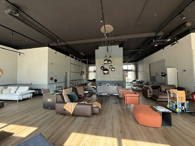 600m² shop