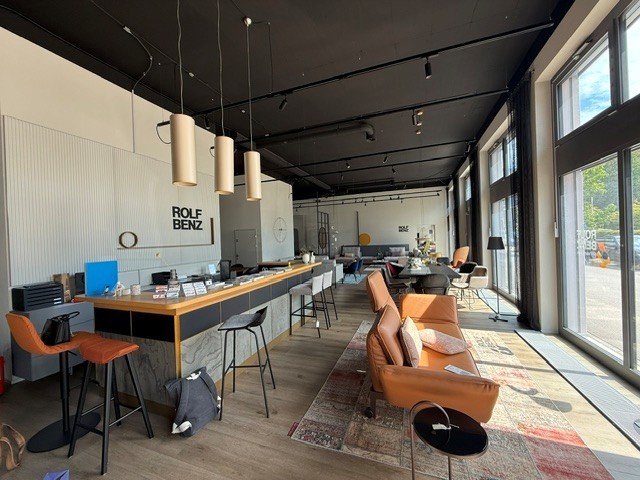 600m² shop