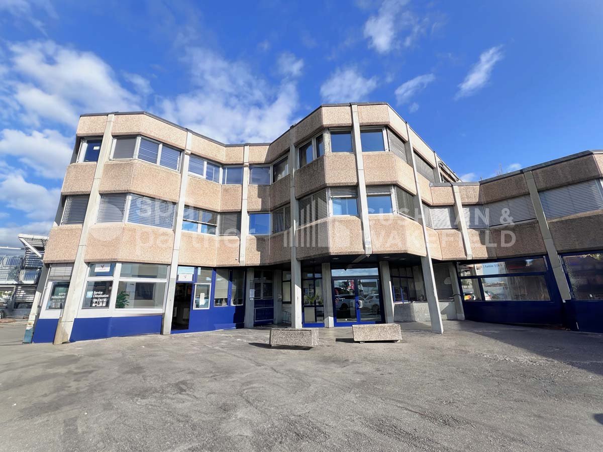 274m² office