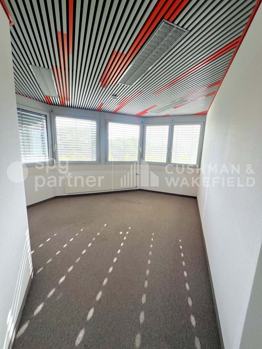 274m² office