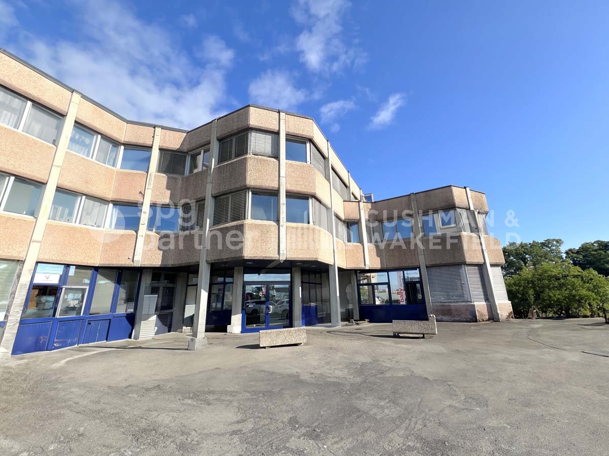 274m² office